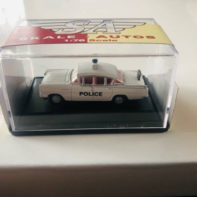 Hornby Vauxhall Cresta White Police Car R7024