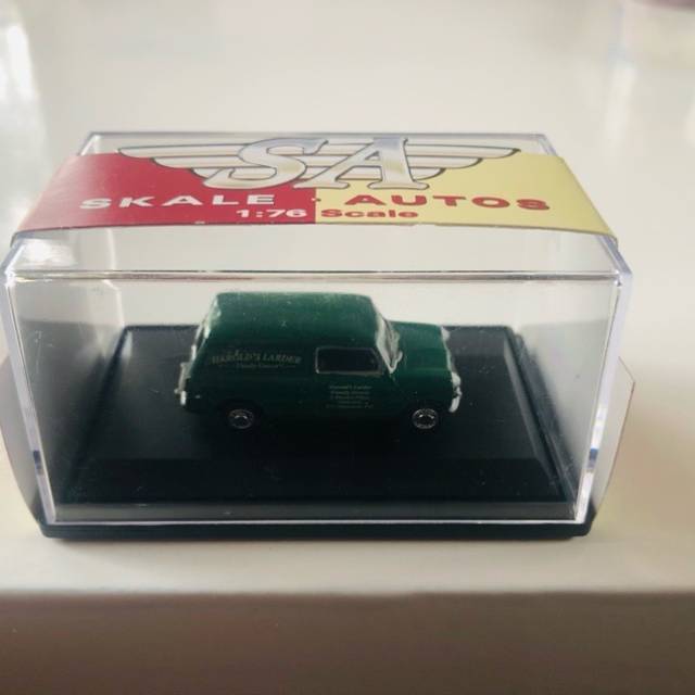 Hornby Mini Van Harold’s Larder R7012