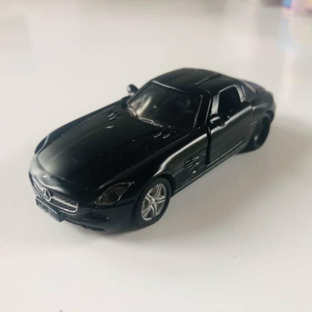 Siku Mercedes - Benz SLS AMG