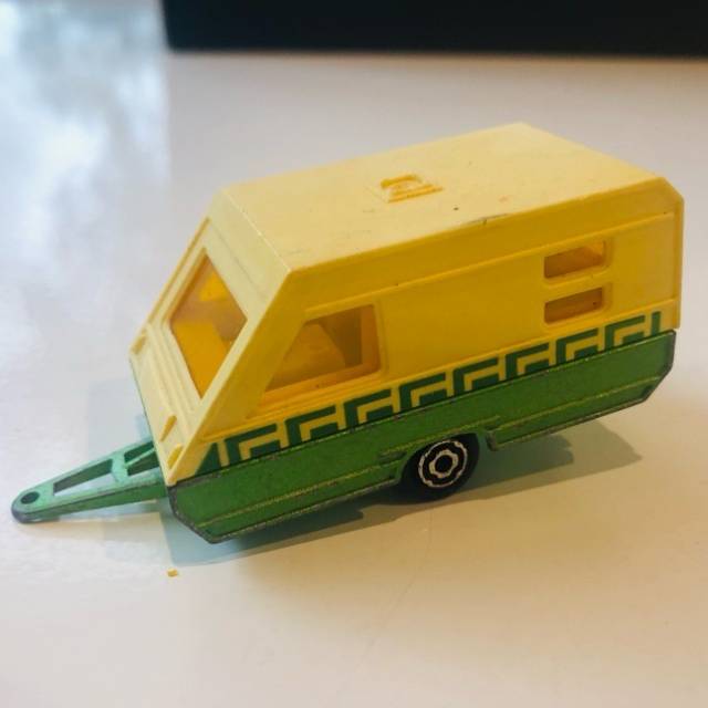 Majorette Caravane No 325