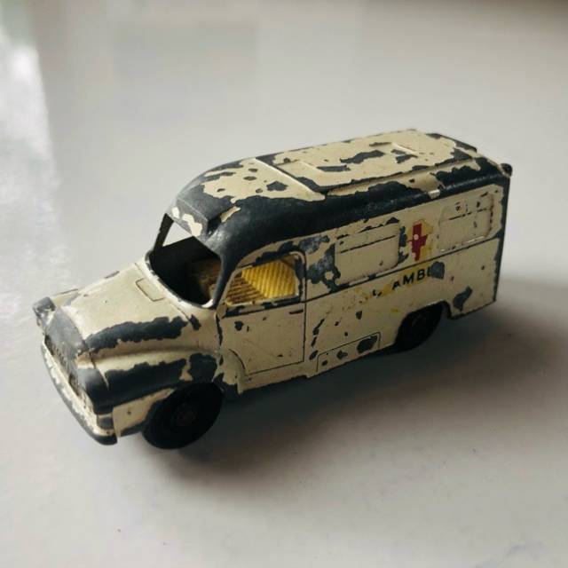 MB Lesney Lomas Ambulance No 14