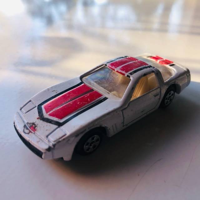 Yatming Corvette White Red