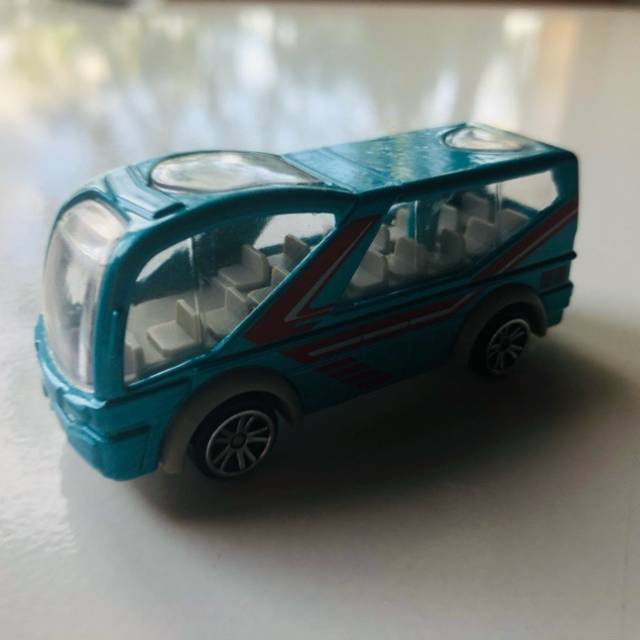 Futuristic Bus 8192