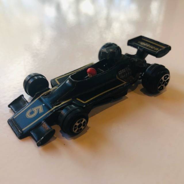 Yatming F 1 No 1305 vertical