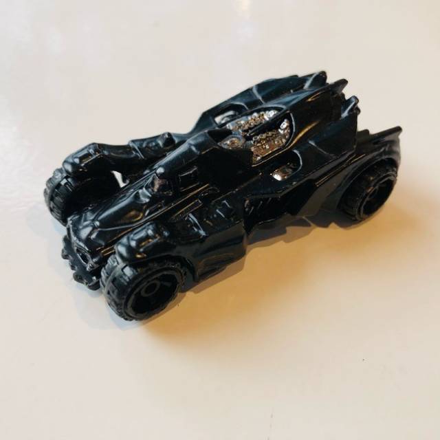 HL 2015 DC Comics Batmobile CFG82
