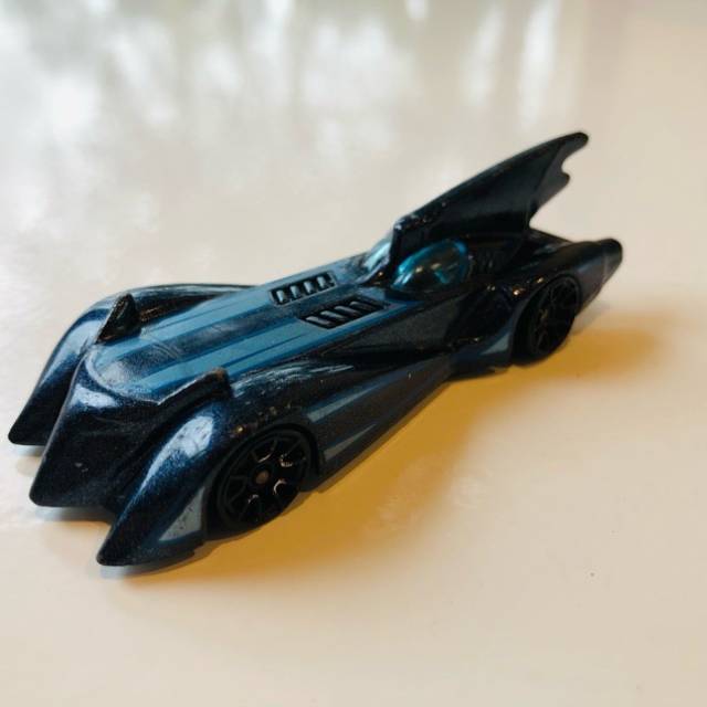 HL 2014 DC Comics Batmobile CFK21 Blue Mattel