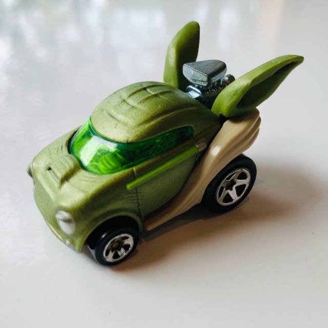 HL 2014 Star Wars Character Cars Yoda CGW40...
