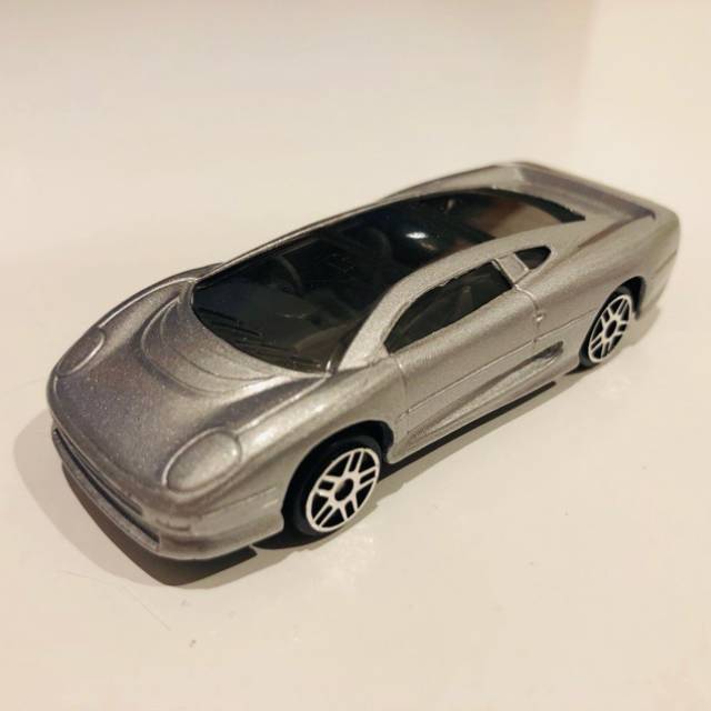 Maisto Jaguar XJ220 Silver