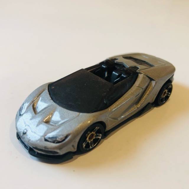 HL ‘17 Lamborghini Centenario Roadster Sil...