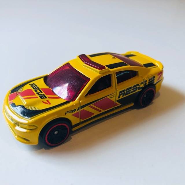 HL ‘15 Dodge Charger SRT Yellow Rescue 201...