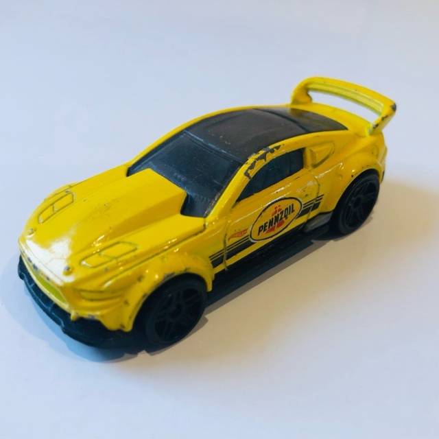HL Custom ‘15 Ford Mustang Yellow Pennzoil...