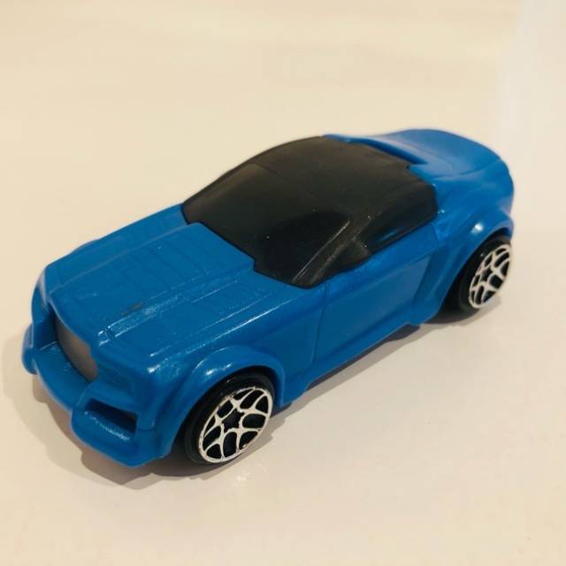 HL MCDonalds 2017 Blue Turning car
