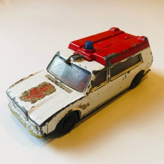 MB Super Kings Ambulance K-49 White 1974