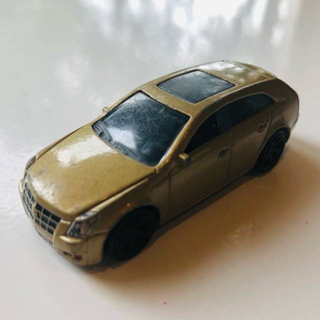 MB Cadillac CTS Wagon gold MB805