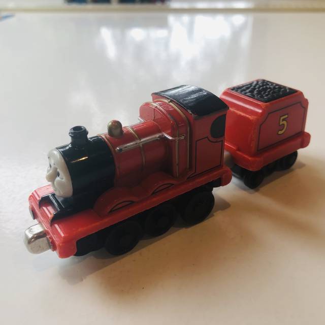 Thomas The Train James Pull n Zoom Tank Engi...