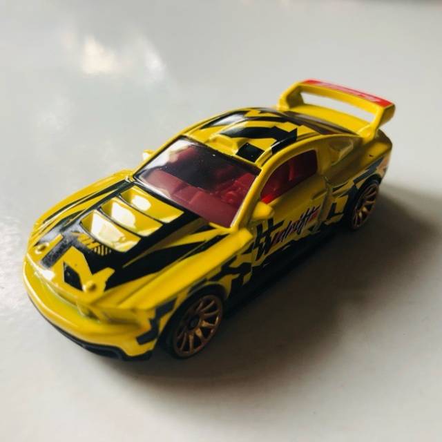 HL Custom ‘12 Ford Mustang Yellow 2011 Ind...