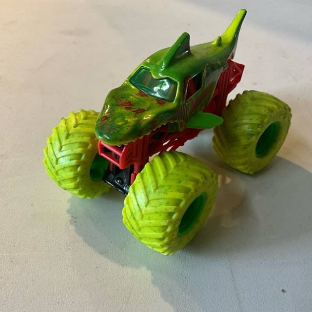 HL Monster Triuck Megalodon Green