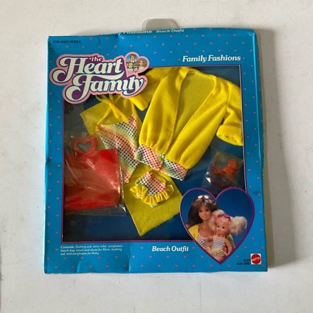 1985 Mattel The Heart Family Beach Fashions...
