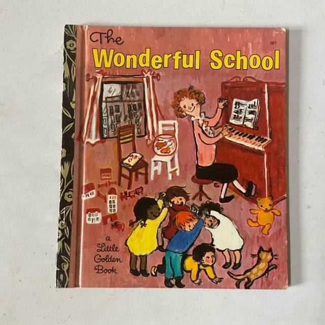 GOLDEN BOOK - THe Wonderful School 387 1972