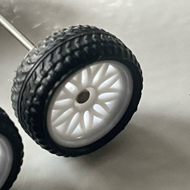Custom Tyres Axle Set (White)