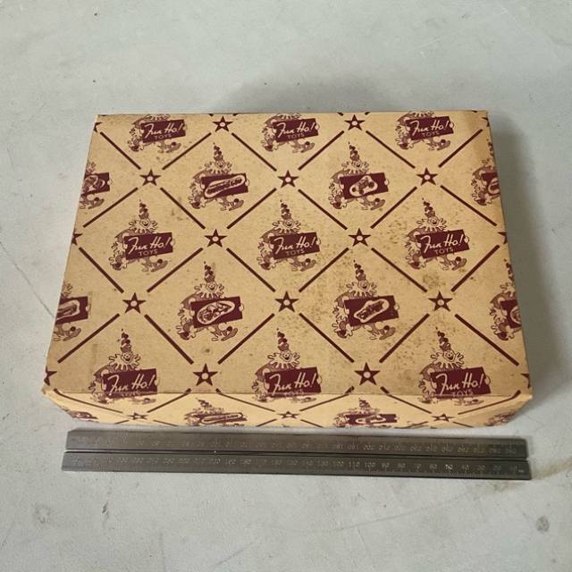FUN HO - BOX 28.5cm Length 21.5cm Width (PAM)