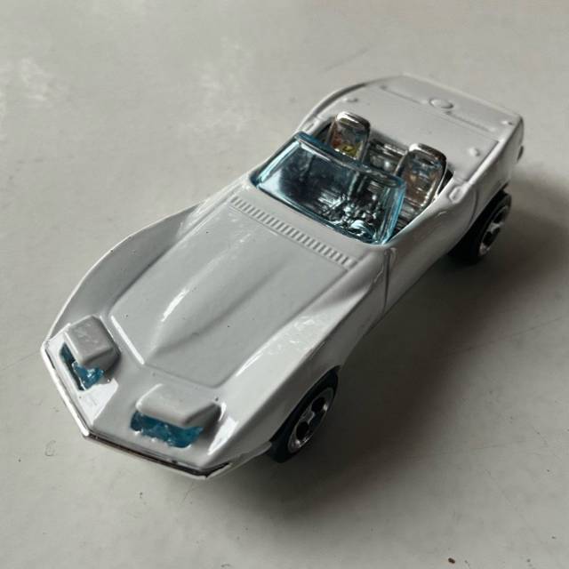 HL ‘72 Stingray Convertible White HKG60 20...