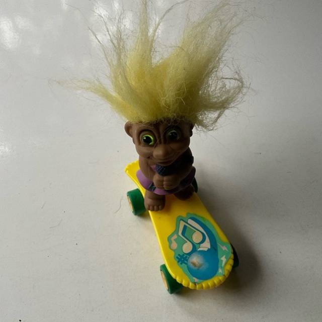Troll RUSS Pull Back and go Rock Singer girl...