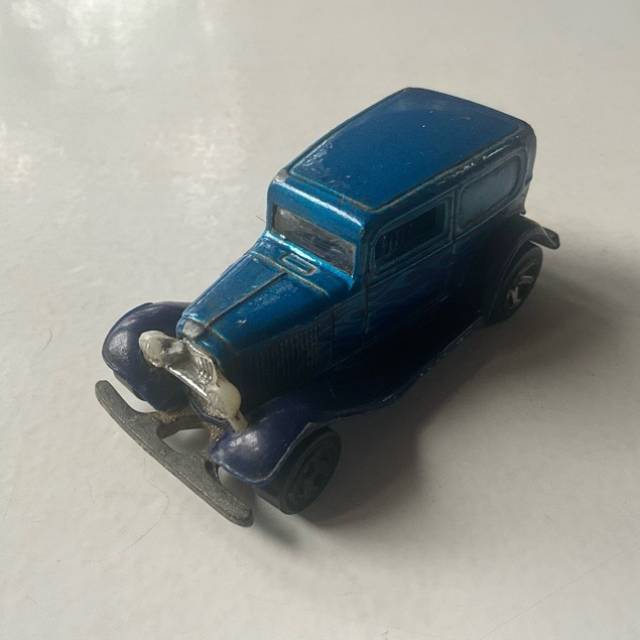 HL 1988 Ford Model T Deliver Van Blue
