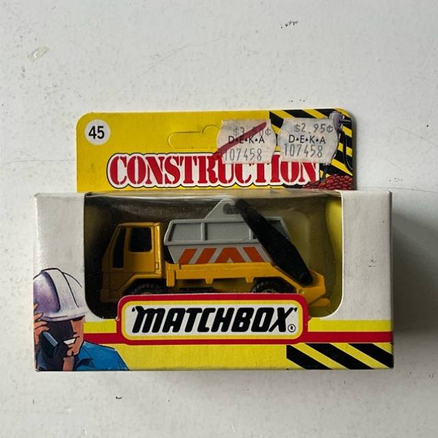 MB 45 FORD CARGO SKIP TRUCK 1991 (LYL 251)