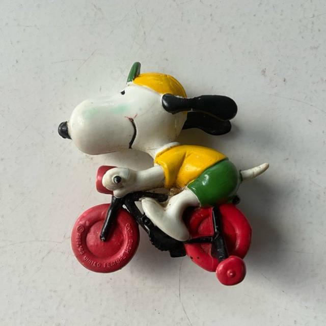 1988 PVC Cycling Snoopy - Peanuts