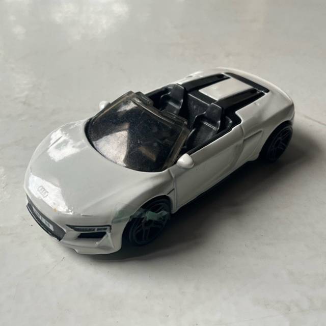HL 2019 Audi R8 Spyder White GHB28 2019 Mala...