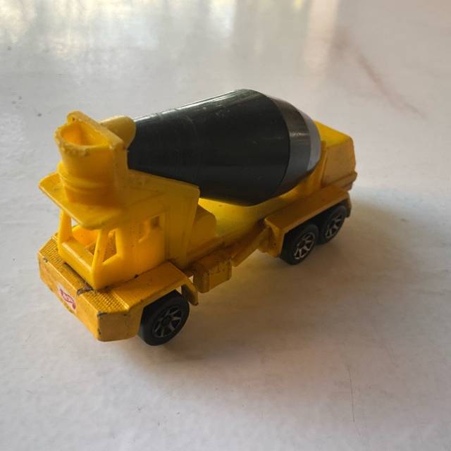 HL 1995 Oshkosh Cement Mixer Yellow W Black...