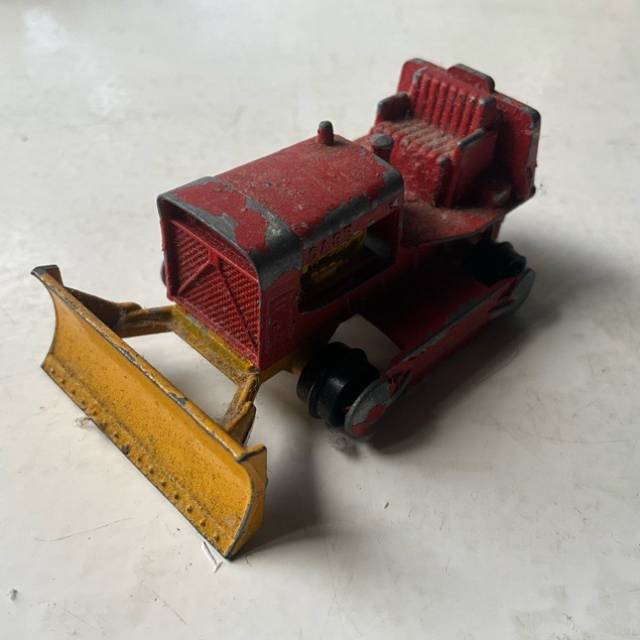 MB Case Tractor Good No 16 1969 Red Yellow