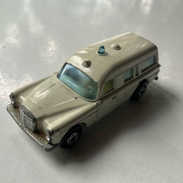 MB SUPERFAST MERCEDES BEINZ AMBULANCE White...