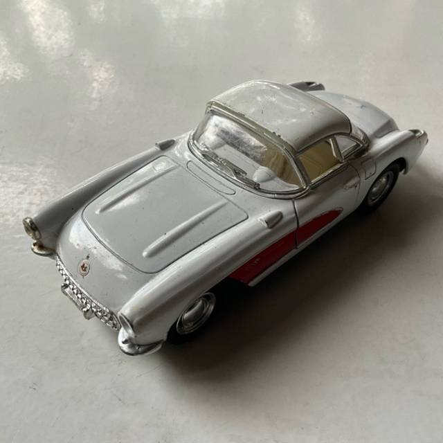 Kinsmart 1957 Chevrolet Corvette 134 White