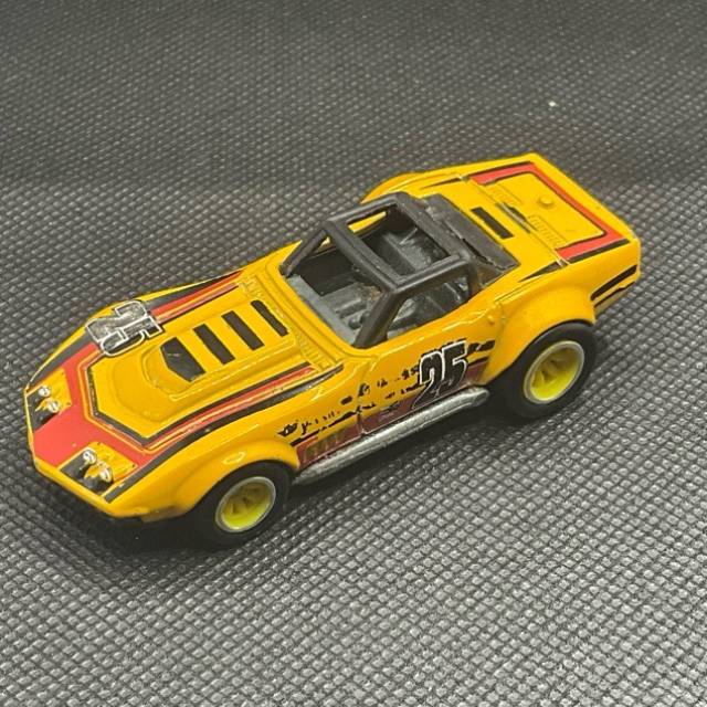 HL Premium 69 Corvette Racer Yellow (25) DWH...