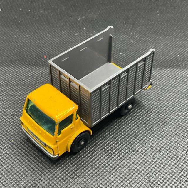 MB LESNEY CATTLE TRUCK No 37