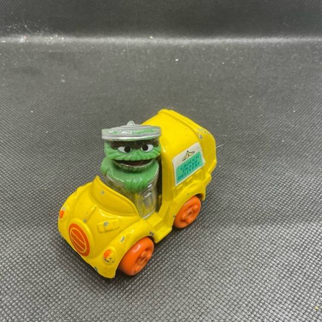 Playskool 1982 Muppets Oscar Grouch Trash De...