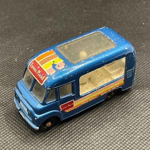 MB LESNEY COMMER ICE CREAM CANTEEN No 47