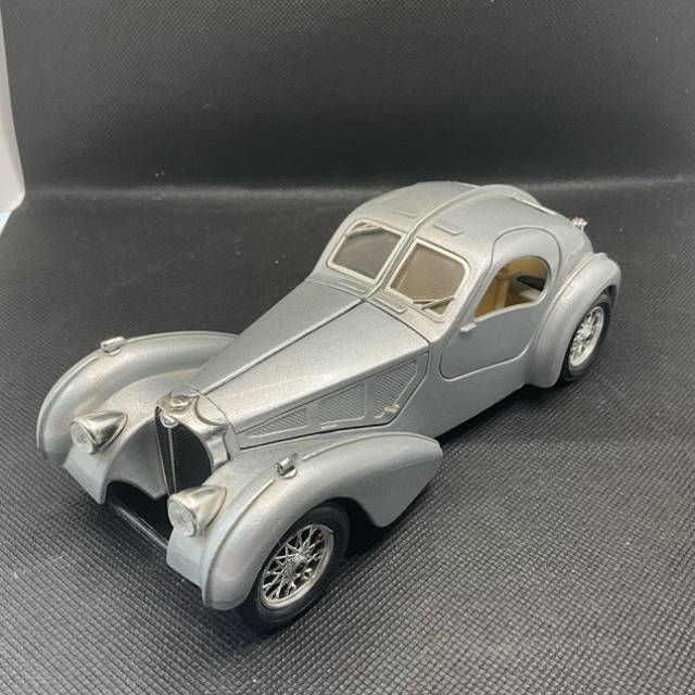 Burago Bugatti Atlantic 1936 Silver 1 24 Scale
