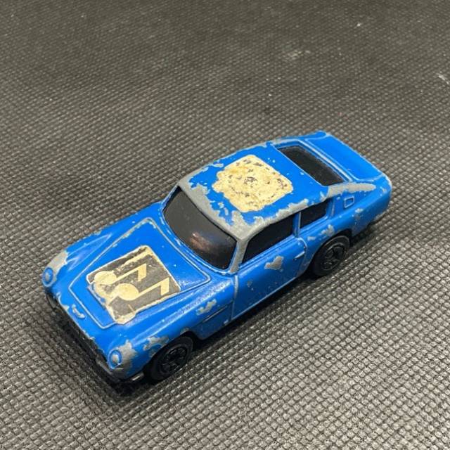 Corgi ASTON MARTIN DB6 Blue
