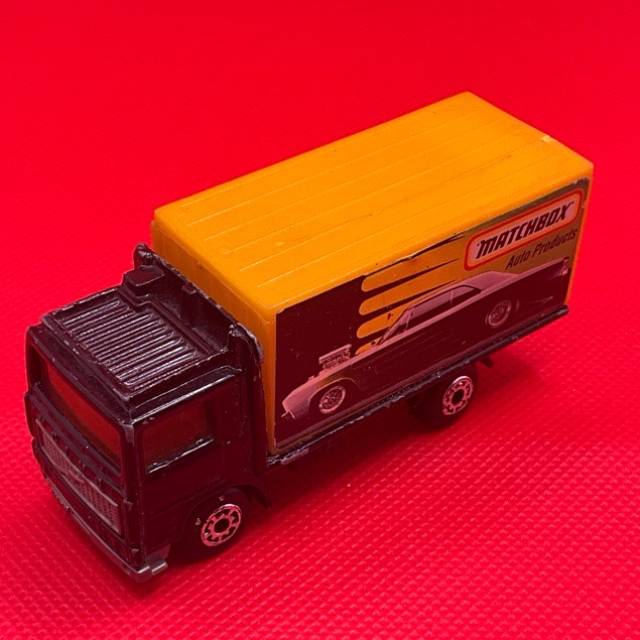 MB Flatbed Volvo Black 1981 With Yellow Cont...