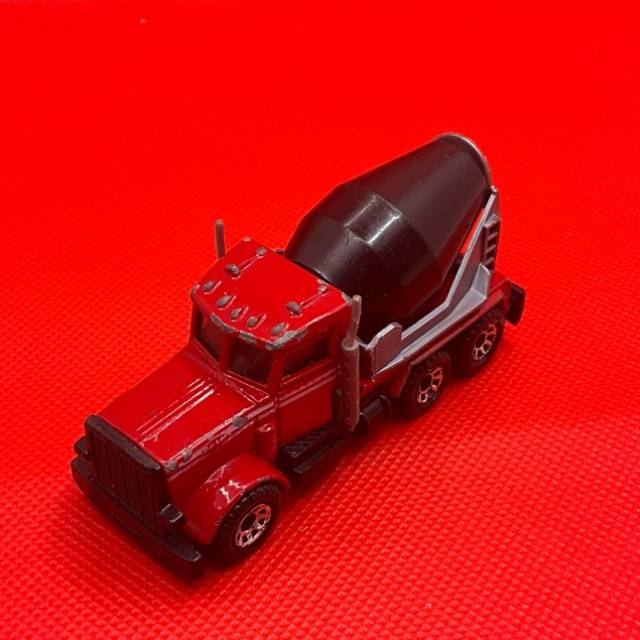 MB Peterbilt Cement Mixer MB19 1:80 red blac...