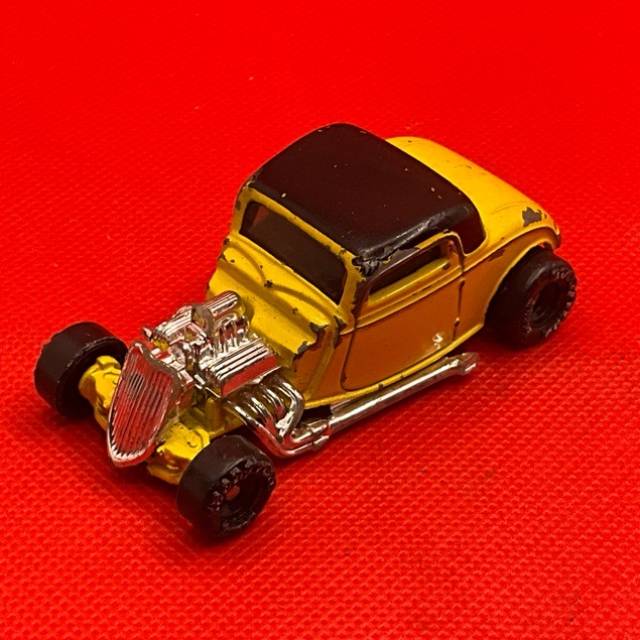 MB Yellow 1933 FORD COUPE 2000