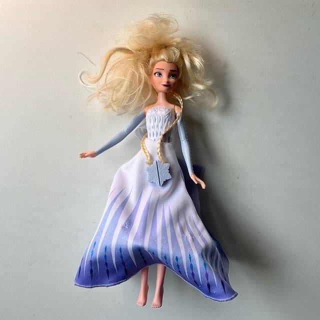 Disney Frozen 2 Elsa Doll Transforming Dress