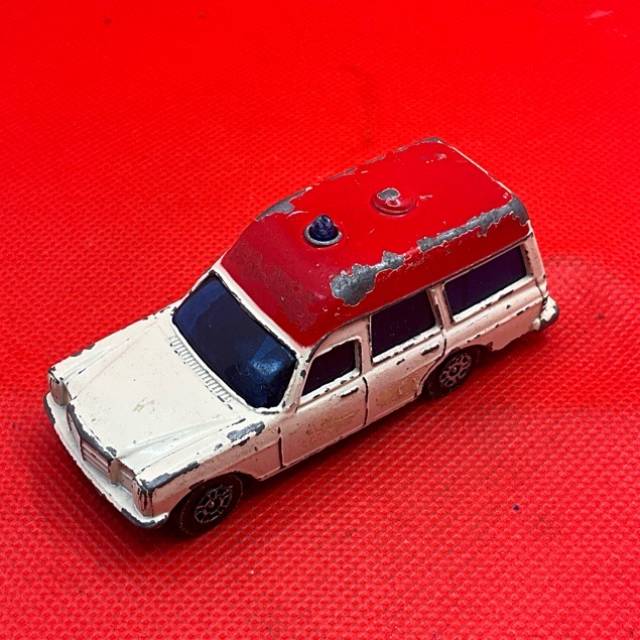 Corgi Mercedes Benz 2200 Ambulance - White R...