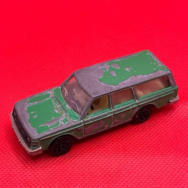 Majorette green Volvo 245 DL
