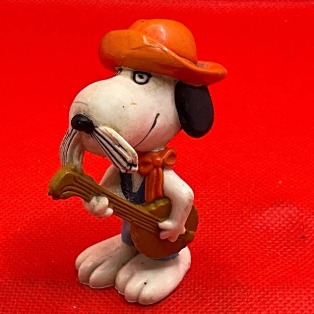 SNOOPY PEANUTS GANG GUITARIST FIGURE 6 cm He...