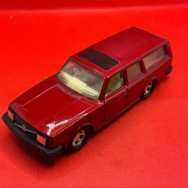 MB Superkings Red Volvo Estate K-74 Red 1979