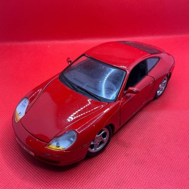 Maisto Porsche 911 Carrera Coupe Red 1997 1...